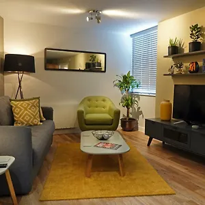 Apartment Modern One Bedroom In Bay